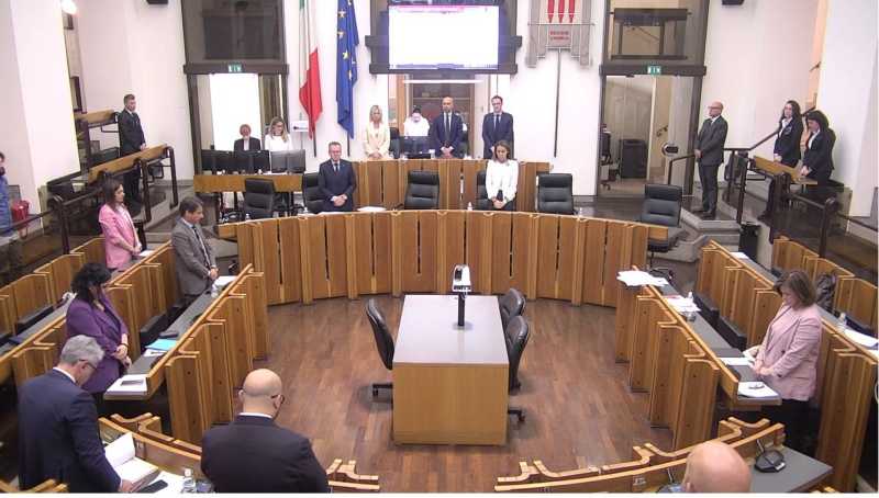 Aula minuto di silenzio per morte Berlusconi