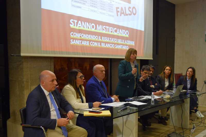 conferenza stampa opposizione