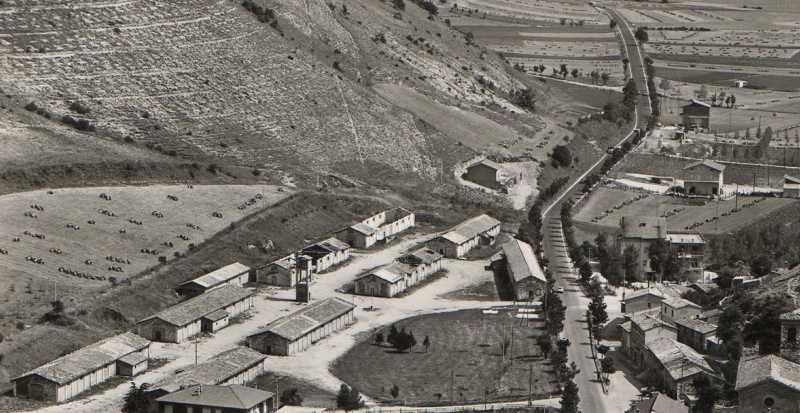 Veduta aerea dell'ex campo di prigionia di Colfiorito nel secondo dopoguerra