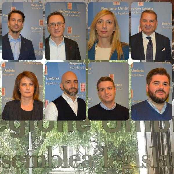 Immagini degli otto consiglieri di opposizione 