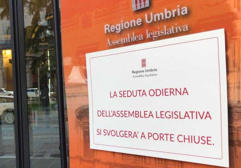 Assemblea legislativa seduta a porte chiuse