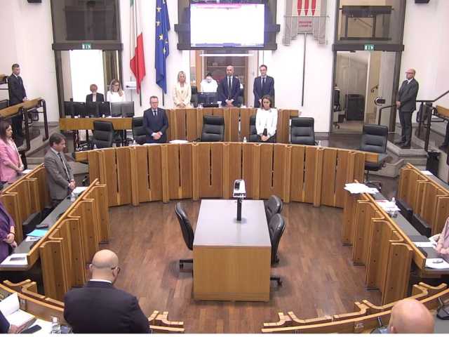 Aula minuto di silenzio per morte Berlusconi