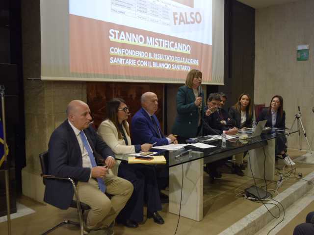 opposizione conferenza stampa
