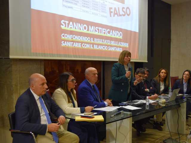 conferenza stampa opposizione