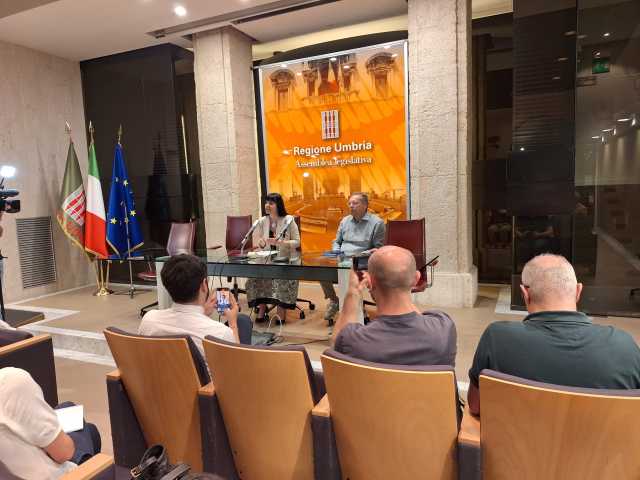 conferenza stampa tagli