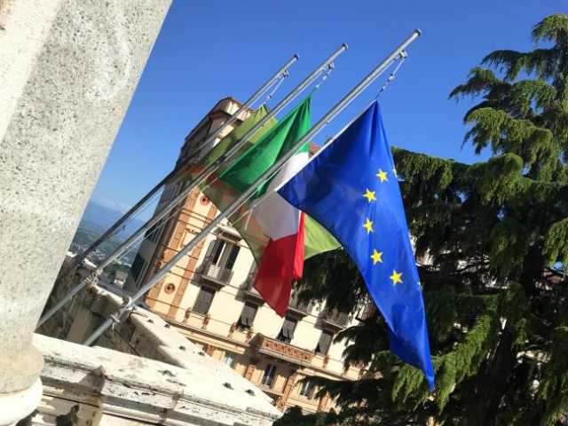 bandiere palazzo cesaroni