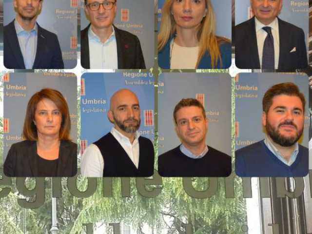 Immagini degli otto consiglieri di opposizione 