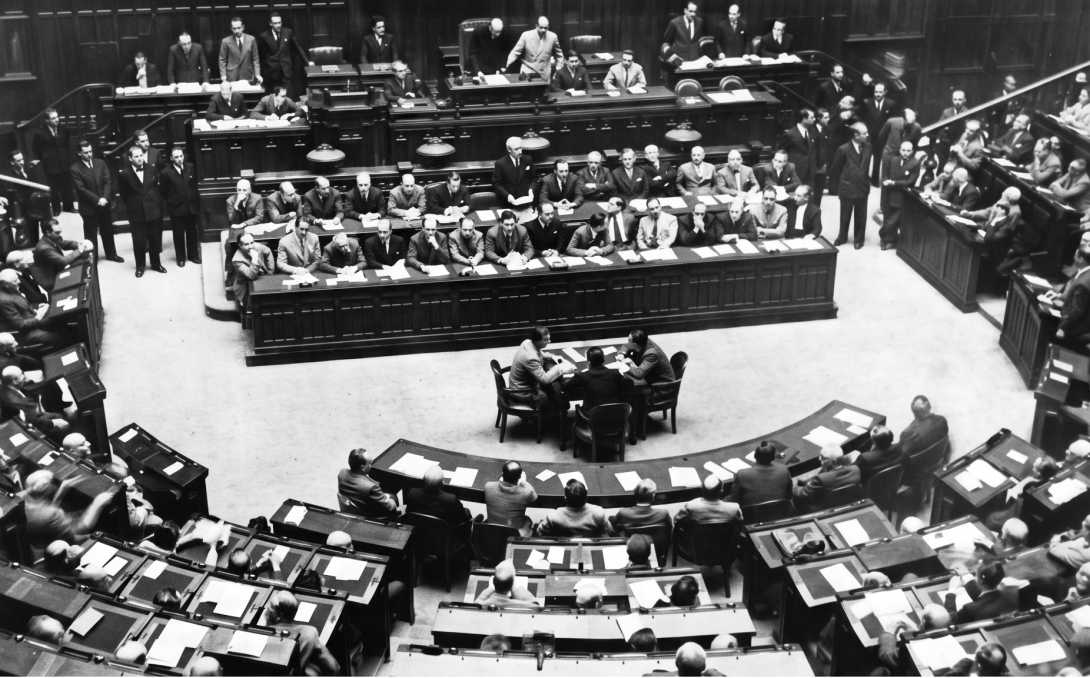 Ferruccio Parri inaugura a Montecitorio la Consulta, "L'Illustrazione Italiana" n.s. n. 12, 7 ottobre 1945 p. 11